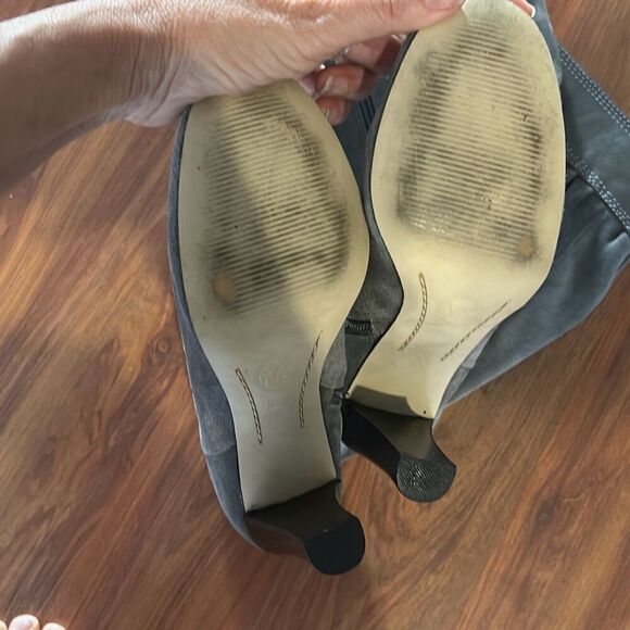 Michael Kors gray suede slouchy boot size 5.5 heels - Picture 3 of 6
